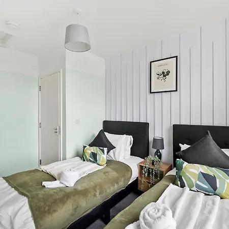 The Elegant Gem - Sleeps 6 Apartment