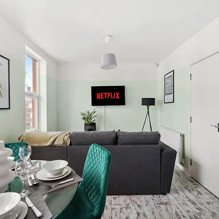 The Elegant Gem - Sleeps 6 Apartment Bristol
