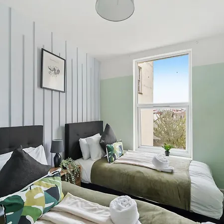 The Elegant Gem - Sleeps 6 Bristol